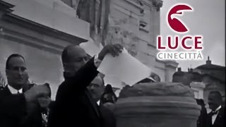 Mussolini brucia il debito pubblico al Vittoriano [upl. by Danila]