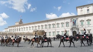 Quirinale  Cambio solenne della Guardia dOnore del Reggimento Corazzieri [upl. by Aerona]