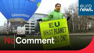 À Bruxelles une montgolfière pour plaider la cause du climat [upl. by Einnaffit]