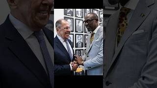 😅 «Tu es très populaire auprès des femmes » Diop dit à Lavrov [upl. by Avrit]