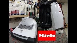 Miele u1 S7 upright Vacuum body and handle separation [upl. by Salchunas]