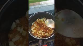 boiled egg yolk aur potato ki sabzi eggyummsabzipotato tashuandanduvlogs [upl. by Komarek262]