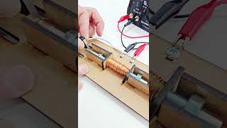 CÓMO FUNCIONA UN MOTOR SOLENOIDE solenoide motor diy proyecto tecnología secundaria short [upl. by Savart]