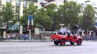 Défilé du 14 Juillet 2012 Les engins des Sapeurs PompiersMarseille et Paris [upl. by Sgninnej811]