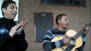 Gitanos cantan a los Chichos en Barceloneta [upl. by Assadah]