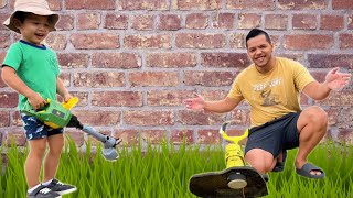 Jasper Help Dad Cut the Grass with his New Weed Trimmer Toy  Fun Lawn Mowing [upl. by Dulce]