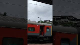 Luggage compartment in Mahanagari express railwaytravel traintravel indiantraintravel traintrip [upl. by Ednil]