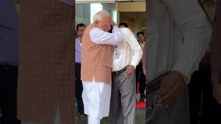 Watch when PM Modi hugged and consoled crying ISRO chief Dr Sivan  Chandrayaan Mission [upl. by Einhpad]