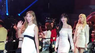 트와이스 TWICE  Soribada 2019 Blue Carpet Entrance [upl. by Anialed]