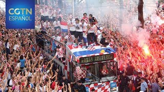 Zagreb recibe a la selección croata al grito de quotcampeonesquot [upl. by Mctyre593]