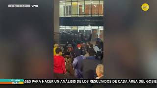 Crece la tensión y protesta en Misiones incidentes en la Legislatura y represión │N800│ 240524 [upl. by Aimal]