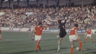 Benfica  1 x Sporting  3 em 12041971 Taça Emigrante Páscoa em Paris [upl. by Anivle]