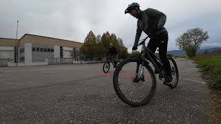 MTB con Gigi  Allenamento tecnico nel parcheggio abbandonato [upl. by Daria677]