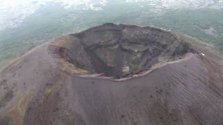 HD  The Vesuvius volcano from helicopter view  VESUVIO  ヴェスヴィオ火山空撮 [upl. by Lahcsap]