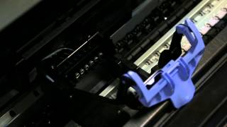 HP T920 How to Change the Print Head [upl. by Laurena]