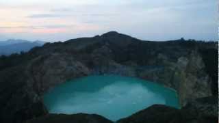 SUBIDA AL VOLCAN KELIMUTU EN FLORES [upl. by Eendyc]