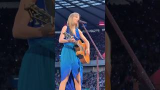 Taylor Swift stopped the concert to help a fan ❤️ [upl. by Enos]