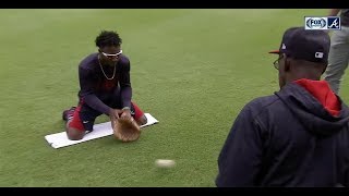 Ron Washington runs Braves rookie Ozzie Albies through fielding drills [upl. by Ridley]