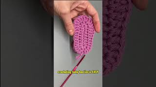 How to crochet baby booties for 1 hour crochetclubstore [upl. by Akkimat170]