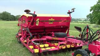 Vaderstad Rapid 300 Super XL 3 Metre Drawbar Packer  WalkaroundDemo [upl. by Nitsraek]