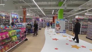 Toys R Us flagship store opens at MOA [upl. by Berkow166]