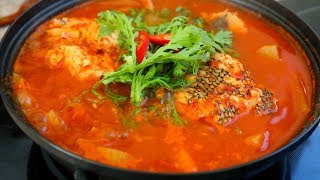 Spicy Korean Fish Stew Maeuntang  매운탕 [upl. by Margarette]