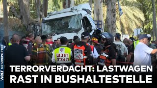 TERRORVERDACHT IN ISRAEL Lastwagen rast in Bushaltestelle – Polizei prüft gezielten Anschlag [upl. by Howes719]