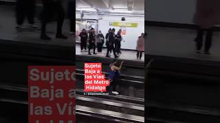 Hombre baja a las vías del Metro Hidalgo y detiene flujo de trenes  N Shorts [upl. by Oivatco]