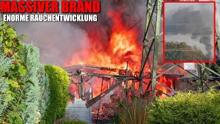 MASSIVER BRAND MIT ENORMER RAUCHENTWICKLUNG  2 Gartenlauben in Flammen  Bahnstrecke gesperrt [upl. by Brittnee]