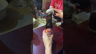 Habriendo botella con pata de gato [upl. by Kessiah184]