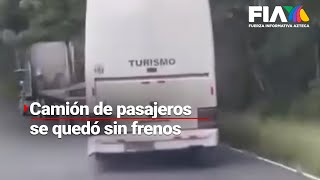 ¡UN VIAJE QUE SALIÓ M4L  Camión de pasajeros se quedó sin frenos y fue detenido por tráiler [upl. by Larner]