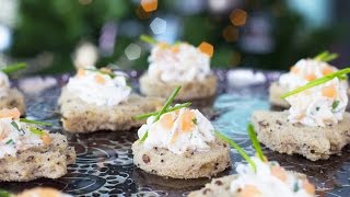 Canapés de saumon fumé et fromage frais pour un apéritif chic et facile [upl. by Ahcsap]