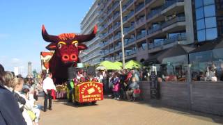 Bloemencorso Blankenberge 2014  Landelijke Gilde Zaffelare Stierengevecht Filmpje 2 [upl. by Urial]