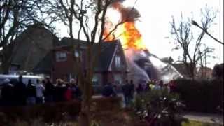 Grote boerderij brand 7 april 2013 Wervershoof nu met grote vlammen [upl. by Elfreda]