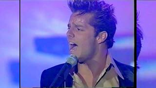 RICKY MARTIN  MARIA Premios Eres HD [upl. by Ettolrahs]