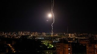 Russland verstärkt Raketenangriff auf Kiew [upl. by Haynor733]