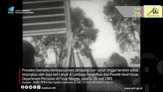 Presiden Soeharto Meninjau Pembangunan Rumah Sehat [upl. by Nerag]