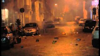 Napoli  Capodanno  Primi botti nel centro live 311213 [upl. by Adnwahsor]