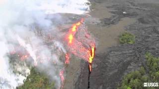 Lava Flowing Into a Seemingly Bottomless Crack [upl. by Jaunita]