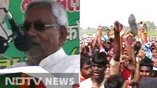 Bihar Chief Minister Nitish Kumar shown slippers at rally in Nawada [upl. by Ahsika]