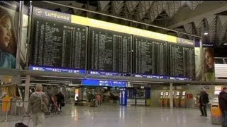 200 controladores de tierra mantienen en jaque al aeropuerto de Francfort [upl. by Siuol]