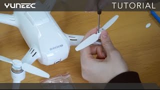 BREEZE 4K  How to install propellers  Propeller montieren [upl. by Trevorr]