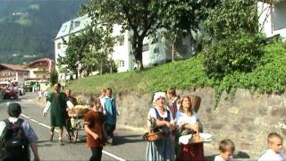 Herbstfest Dorf Tirol 11092011 Umzugmpg [upl. by Ylsel]