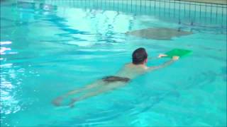 Natation  Apprendre la brasse avec une planches [upl. by Eeresid731]