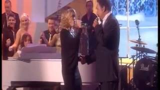 Tom Jones and Cerys Matthews  Baby Its Cold Outside Live 2008 [upl. by Damicke946]