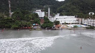 Praia da Enseada sob forte ressaca em Ubatuba  SP  Imagens Aéreas [upl. by Ries183]