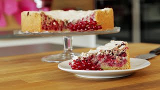 lecker einfach schnell Baiserkuchen mit Johannisbeeren  ein Traumkuchen  Sallys Welt [upl. by Enaht]