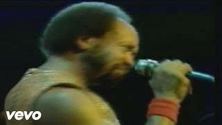 Earth Wind amp Fire  Sing a Song Live [upl. by Betthel]