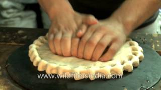 How Afghani roti bread is kneaded [upl. by Keen]