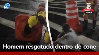 Homem é resgatado dentro de um cone em São Paulo [upl. by Aitital]